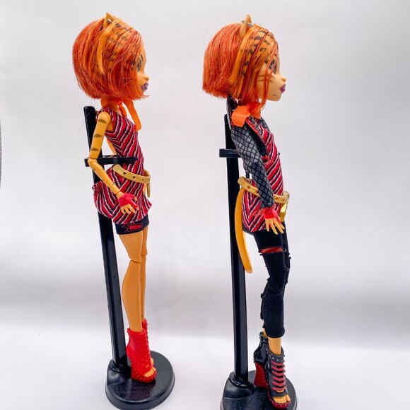 Monster High Toralei Stripe Werecat Bundle - 2011 & 2014 Dolls with Stands - Picture 5 of 6